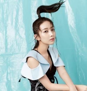 她是非誠勿擾最美女觀眾,卻因為鏡頭不經(jīng)意一掃,進(jìn)入了演藝圈