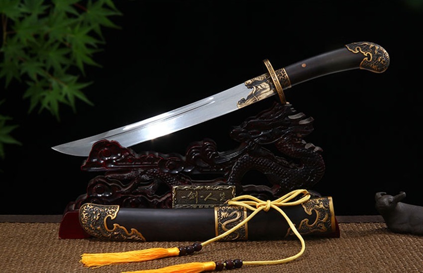  喜欢|古代战场上为何西北少数民族喜欢弯刀，而中原喜用直刀？