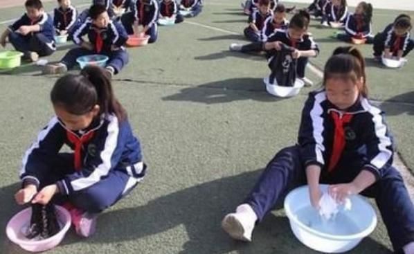 眼睛|4岁宝宝将502胶滴入眼睛,奶奶做法被妈妈怒斥,却让医生称赞