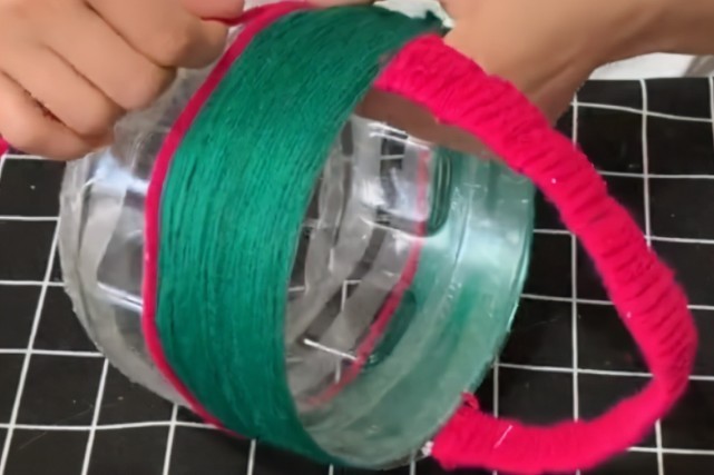 毛线|空油桶可真是个“宝”,把毛线缠在空油桶上,全家人都要抢着用!