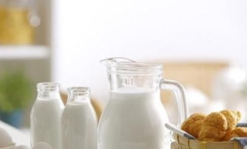 喝完|有的人喝完牛奶容易拉肚子,是因为肠胃不好?其实是喝的方式错了