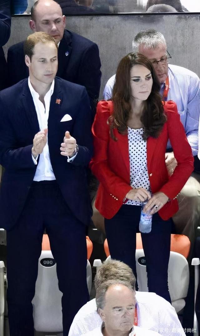 凯特终于变高贵了!一身超长大衣配4千块的包,气质太像“女王”