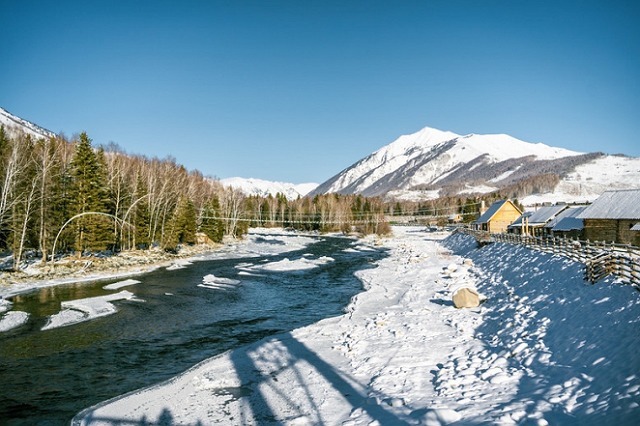 导游|外出跟团旅行时，上车别先睡觉，提前跟导游确认好三件事