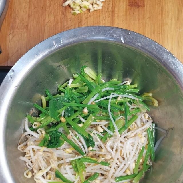 菠菜炒豆芽，家常快手小炒