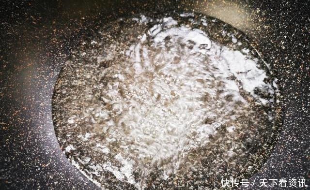 炸糖糕|炸糖糕时,开水烫面大错特错,教你这个做法,个个空心不破皮