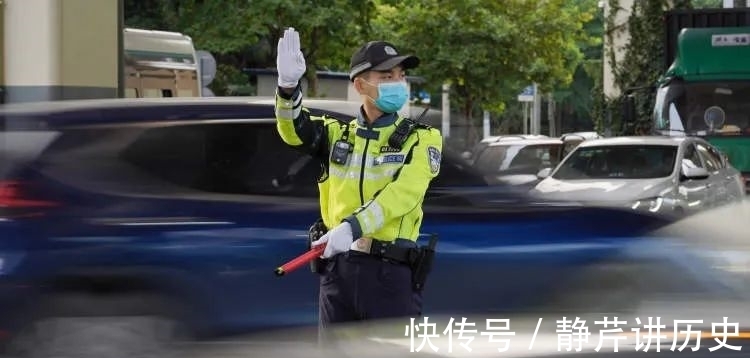 段子|“外滩可能因为他多拥堵了1分钟”,李诞求着这位交警上节目!