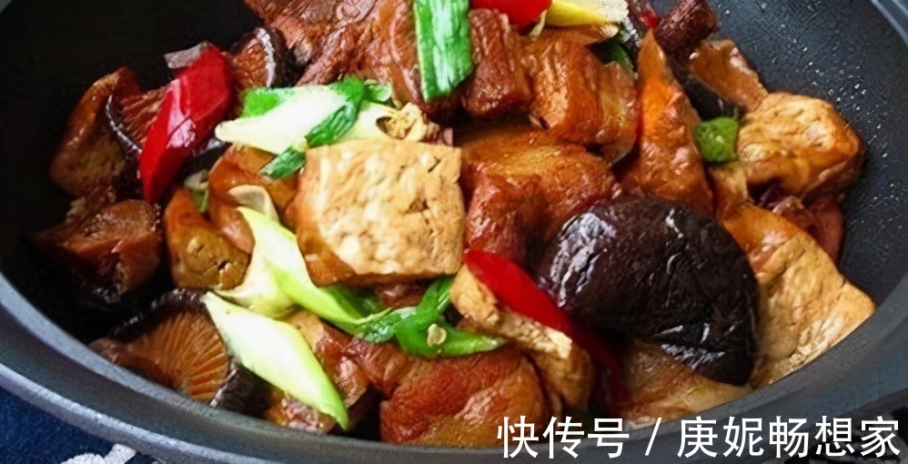 姜蒜片煸香|女性不愿老太快,推荐常吃三种美食,排毒养颜,提高免疫力