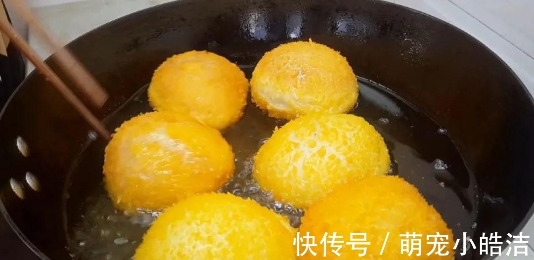 南瓜这样做才简单，锅里炸一炸，外皮焦脆又空心，比面包蛋糕还好吃