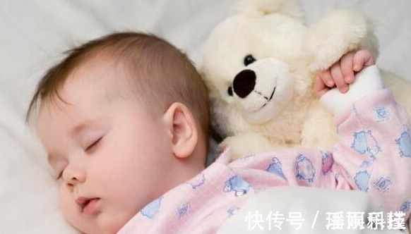 小家伙|宝宝睡醒后的3类行为,暗示大脑发育很优秀,将来是个学习的料