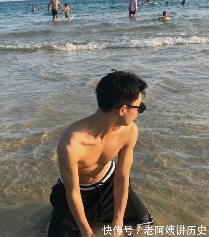 小哥哥|天蝎座大男孩,满身精肌的体育生,这样的肌肉小哥哥,痞帅可人!