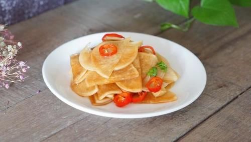  秋天|秋天自制腌萝卜，一会就能吃，简单好吃又营养，脆爽下饭