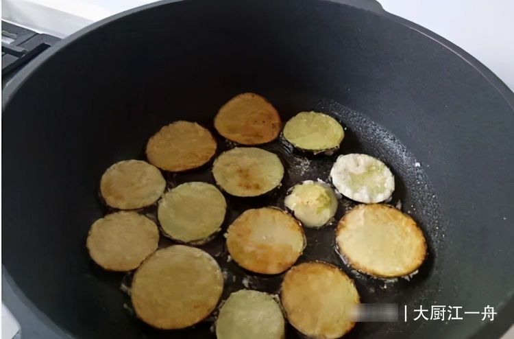 茄子|80岁老奶奶叫我茄子这样做,不炒不炖不过油,端上桌家人抢着吃