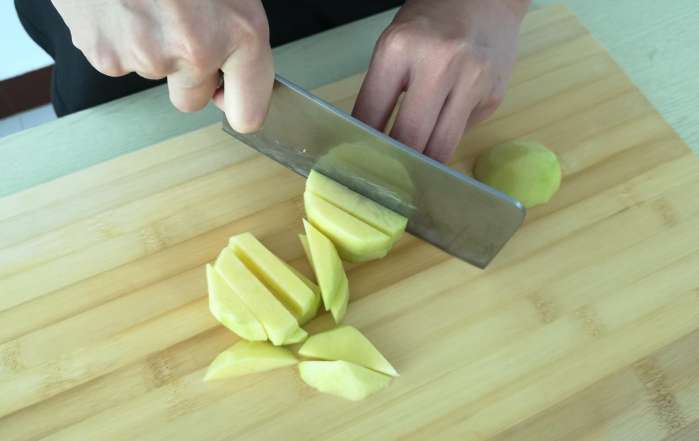 豆角配土豆的这种做法，实在太美味，简单易学，爱吃豆角的看过来