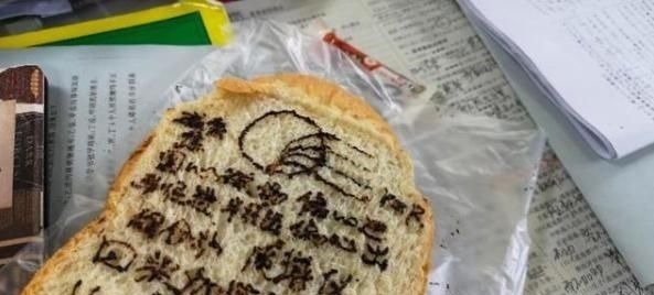 学生们|哆啦A梦同款!男老师做50份记忆面包满是考点,家长感动哭了