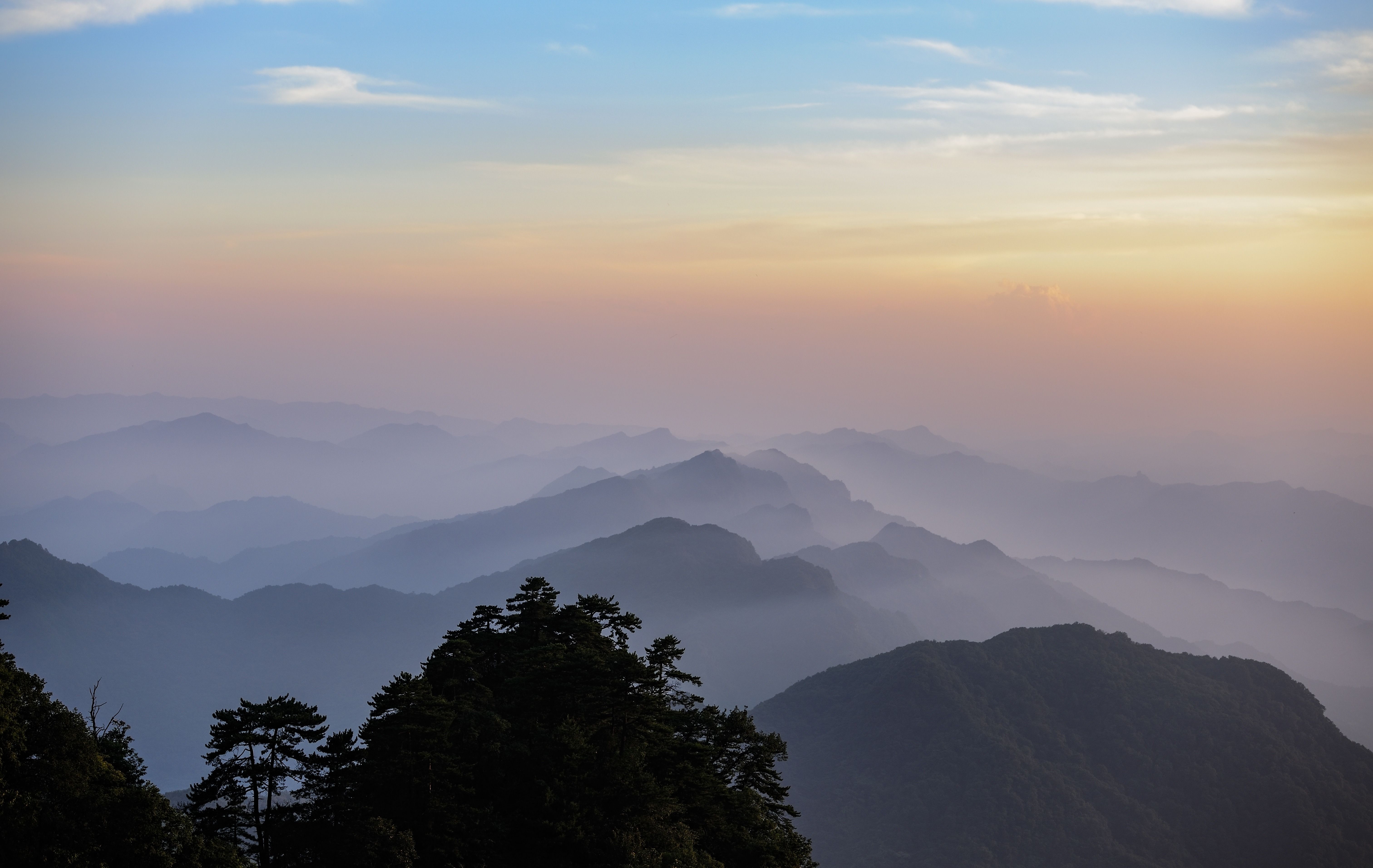 闲游|闲游武当山—云雾中的武当之巅气势依旧