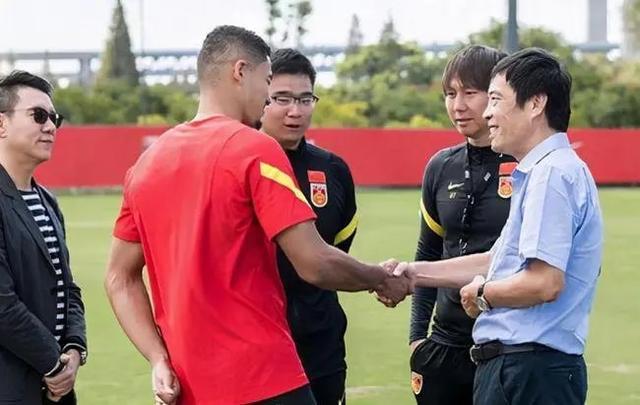 u23亚洲杯|凌晨0点!足协做出争议决定:李霄鹏再遭打击,球迷骂声一片