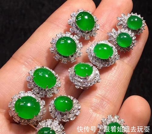  惹万千少女流连的阳绿翡翠究竟是什么样，它到底贵在哪里，怎么看