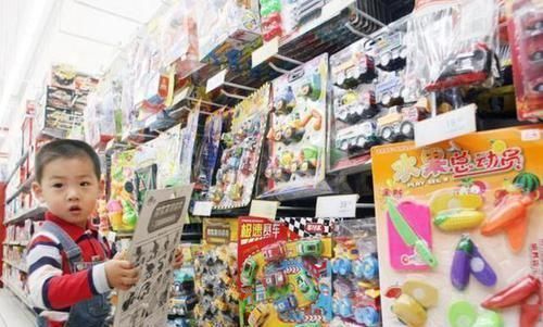 孩子|“破塑料值几个钱?”孙子弄坏亲戚一柜手办,看到账单后奶奶懵了