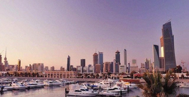 扛枪|亚美尼亚已被逼到墙角？总理夫人亲自扛枪训练，随时准备奔赴战场