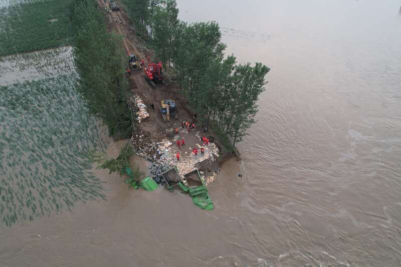 河堤|河南浚县卫河北岸河堤发生决口 救援力量正在研究制定封堵方案