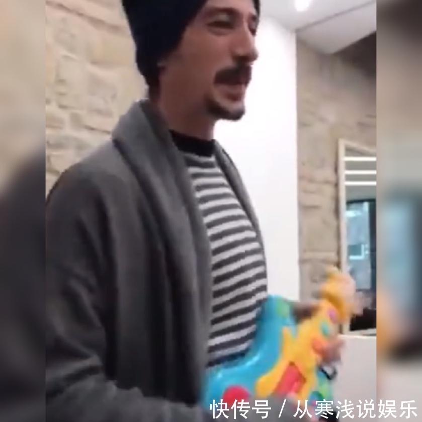 小举动|小男孩因害怕剪发而大哭,接下来整个理发店店员的小举动很暖心了