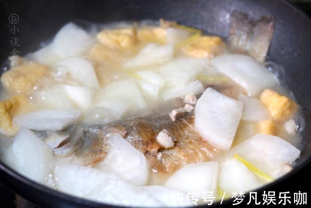 鲈鱼|煮的鲈鱼腥味重?试试这么做,三两下煮一锅,汤鲜肉嫩无腥味