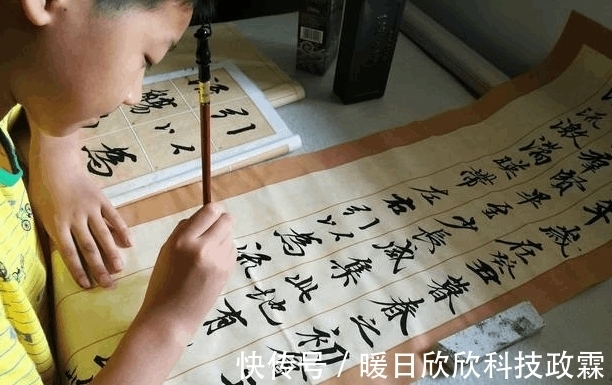 惟妙惟俏@11岁男孩临的《兰亭序》出来时, 网友喊话中书协: 丑书大师看看