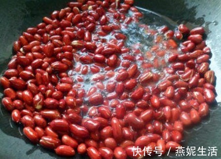 味料|炸花生米容易返潮别急，大厨教你再加这味料，花生酥脆不回软！