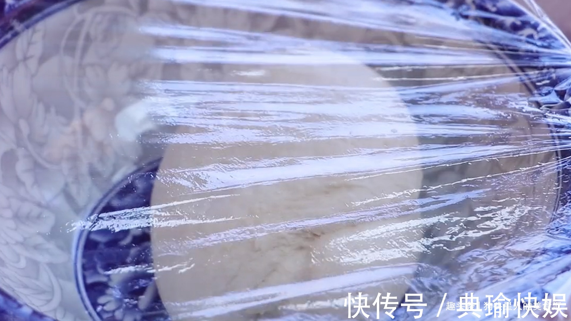 油酥|烙饼时,不要直接烙,多加这两步,饼柔软又起层,3分钟就能出锅