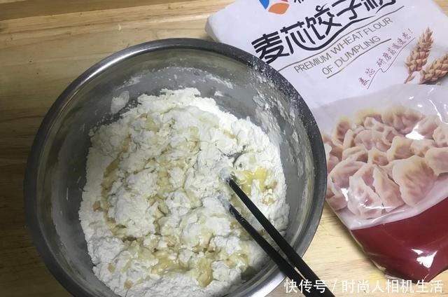 做法|面粉换个做法,个个空心,鼓大泡,咬一口酥掉渣,比面包好吃