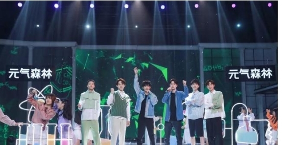 涵哥|天天向上科學(xué)課堂開(kāi)啟，精英人士來(lái)解惑，王一博成話(huà)題中心點(diǎn)