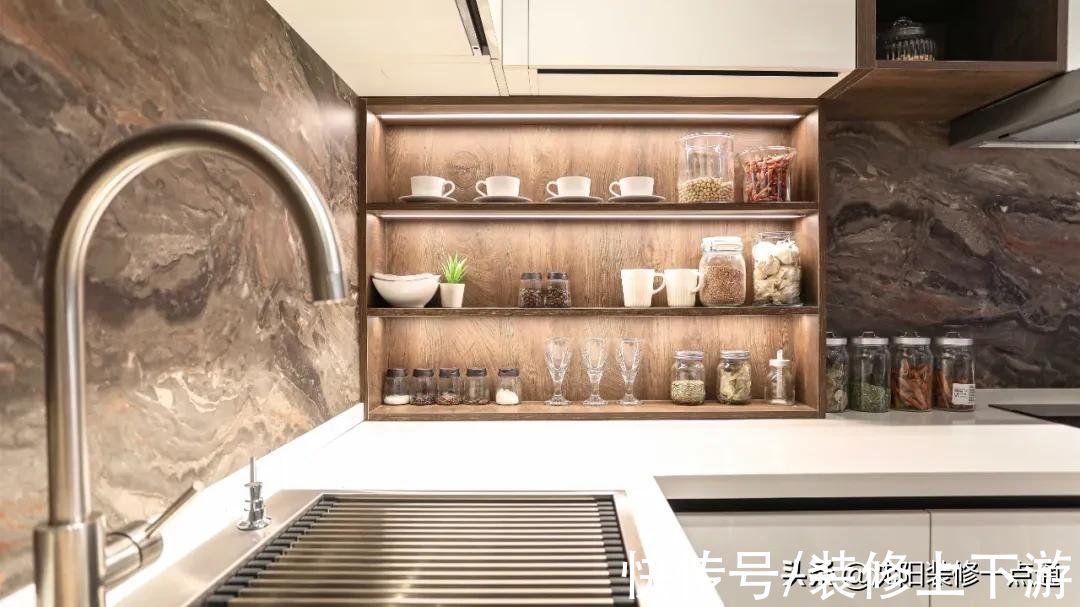 高柜|厨房装修用不到10年就扑街，可能全毁在五金件上