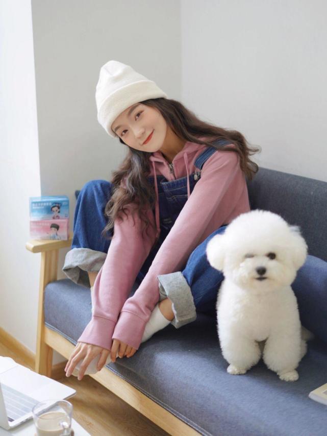 搭配|秋季,紫色卫衣搭配牛仔裤背带裤俏皮可爱,可咸可甜,适合小个子