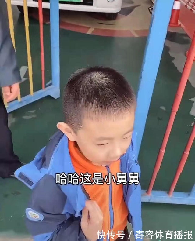 门卫|外甥女接小舅舅放学,被门卫大爷误认是妈妈,舅舅忙称自己是长辈