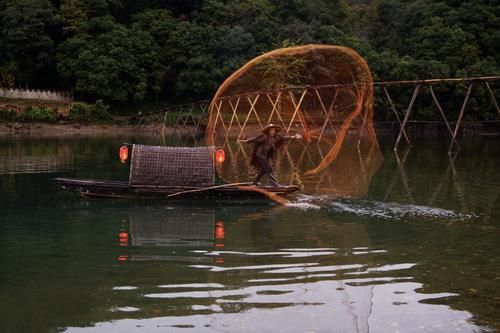 江西深山发现中国最圆的古村，为千年前南唐国师建造，远看似八卦