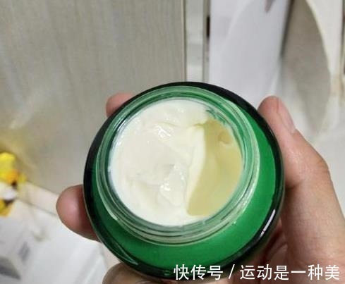 斑点 药店有一种司空见惯的面霜,被当作“香馍馍”,用后斑点慢慢消失!