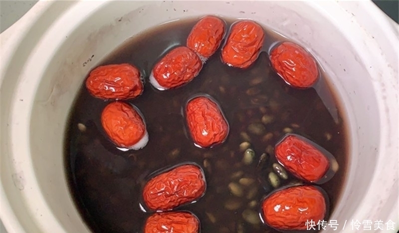 干黑豆|此物是天然黄体酮,女人多吃,补血养颜显年轻,还有很多人不清楚