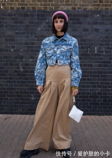 高度|阔腿裤不香了!今秋“奶奶裤”火了,搭配外套潮爆了!美出新高度