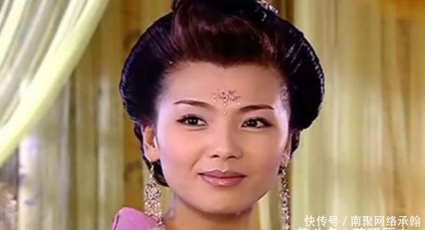 皇后|她与小姐同嫁皇帝，她逆袭成为皇后，成人生赢家