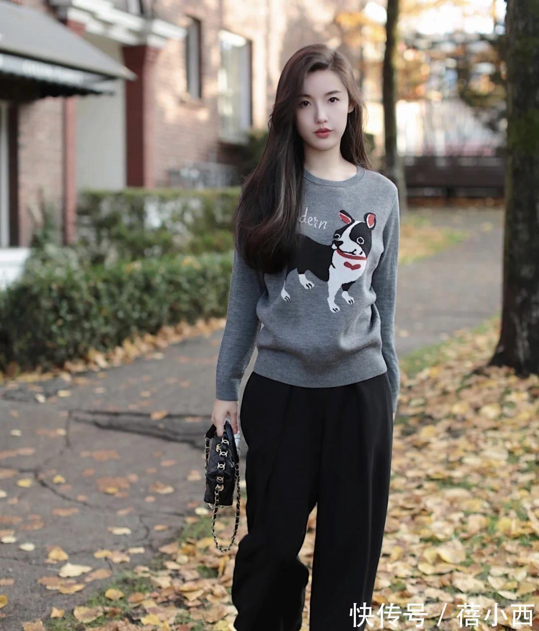 直筒裤 秋冬建议多穿“针织衫”,搭配直筒裤显气质,搭配半身裙高级优雅