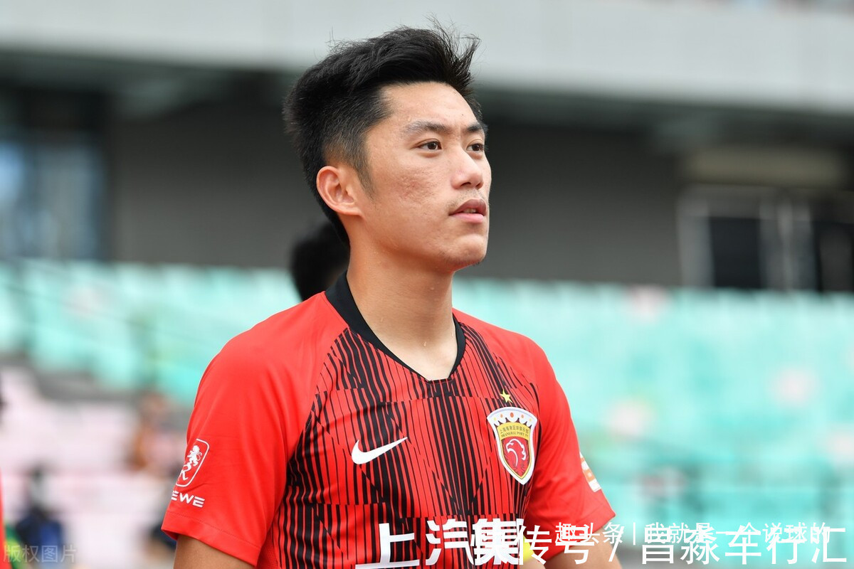 首发|搞不懂！他在中甲连球都踢不上，如今却在上港被莱科重用踢首发