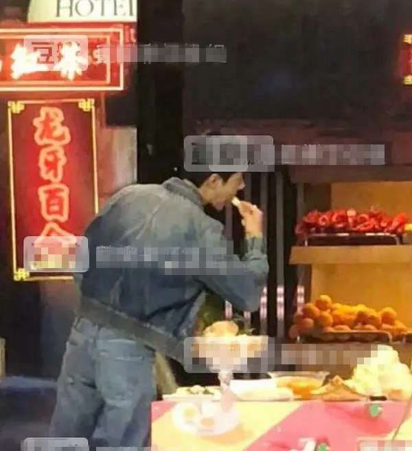 身体不适|王一博卖惨翻车彩排时身体不适还吐了,结束后却偷吃食物