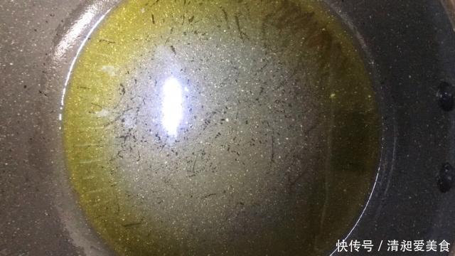 夏天|夏天看到这菜别放过,加颗鸡蛋简单易做,鲜美可口,比肉还香!