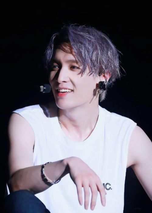 张艺兴解约后评论区翻车国内冷嘲热讽国外曲解辱骂