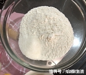 面食|天冷发面,别只会放酵母,多加这两样食材,10分钟就能发满钵!