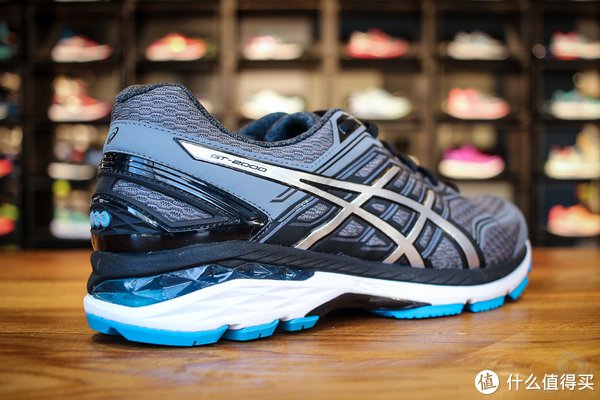 kayano 穿了一年耐克突然换成亚瑟士，跑完五公里后，高下立判！
