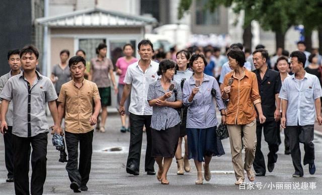 当地人|中国姑娘在朝鲜旅游，穿短裙上街，当地人感到很惊讶