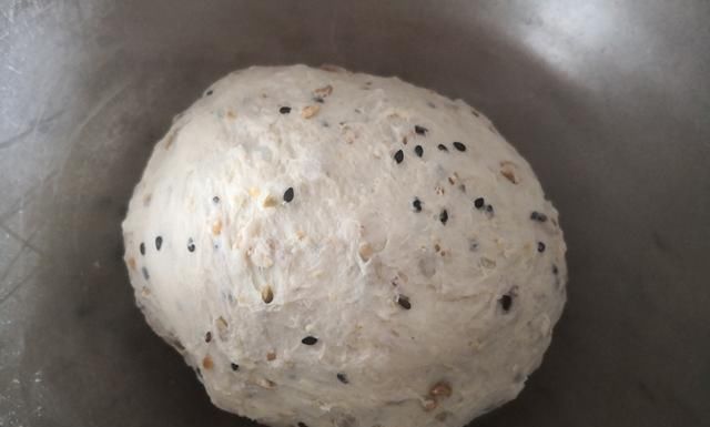 这个面包不一般,好多食材在其中,口口有惊喜,越嚼越香,吃不够