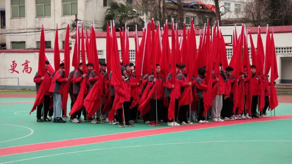 息县一高高考百日冲刺誓师大会，看看今年高三同学们的斗志吧！