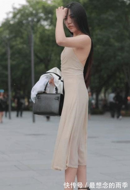 小姐姐 米色连衣长裙搭配高跟鞋,温柔动人,清新自然